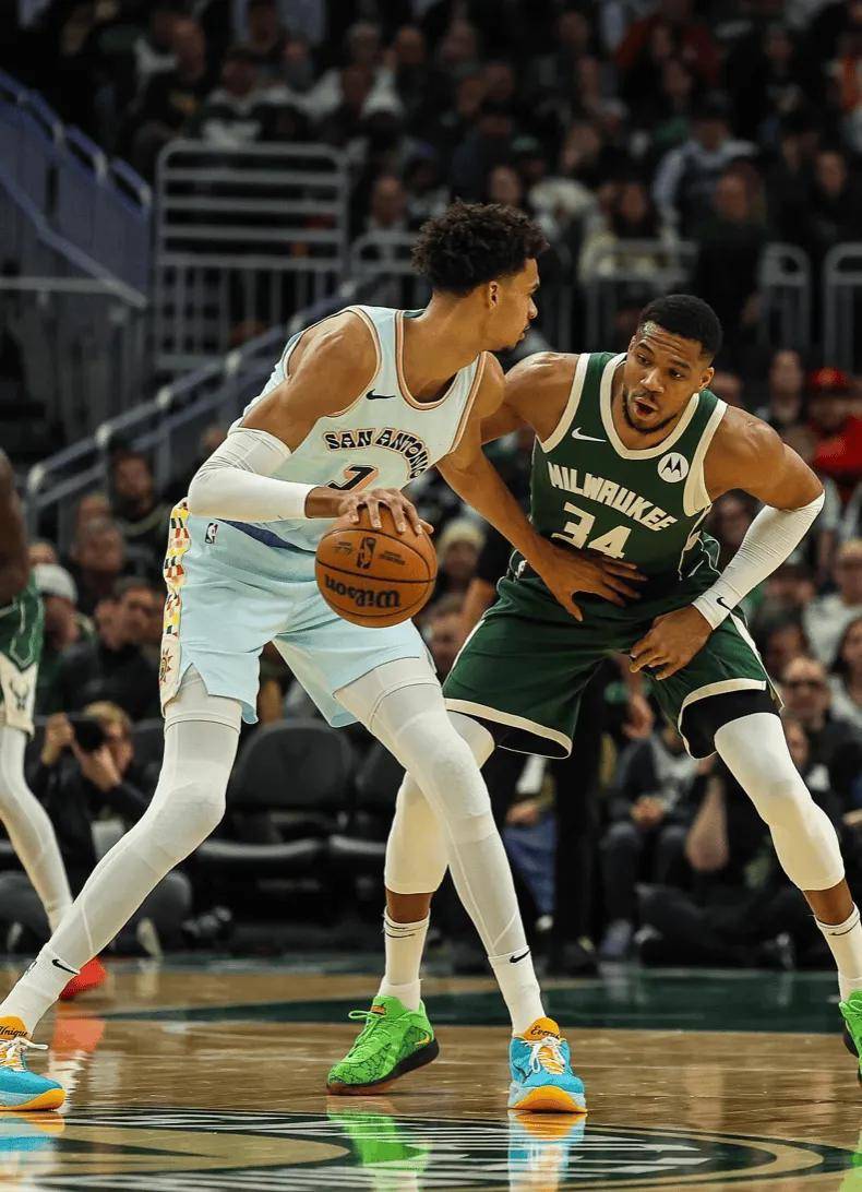 爱游戏APP-字母哥在巴黎圣日耳曼比赛中比赛规则变更，败北引发热议！观众掌声雷动的简单介绍